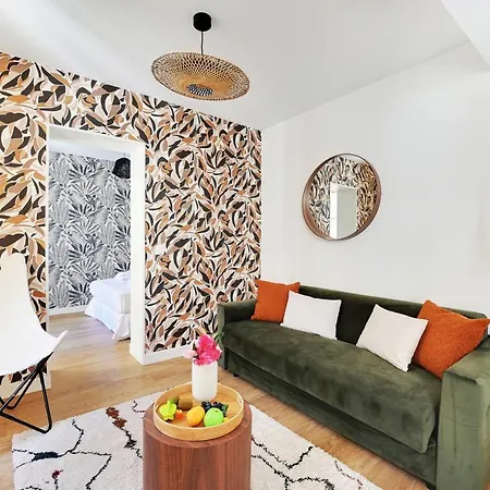 Mb-145-temple-3bg Paris