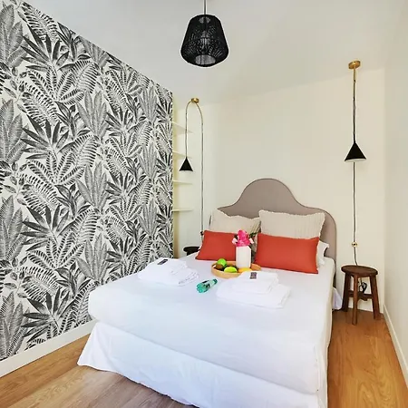 Mb-145-temple-3bg Paris