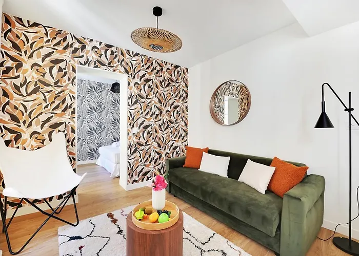 Mb-145-temple-3bg Paris